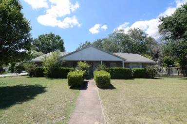 Main picture of 526 Phoenix Dr
