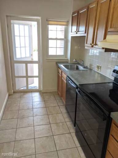 Main picture of 84 Boylston St