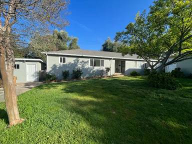 Main picture of 800 Kelly Way