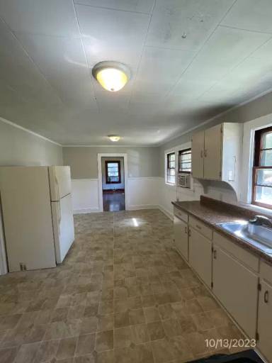 Main picture of 110 S Avondale Rd