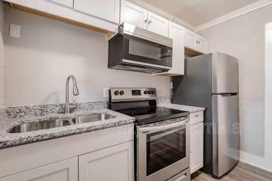 Main picture of 1214 Gregg St