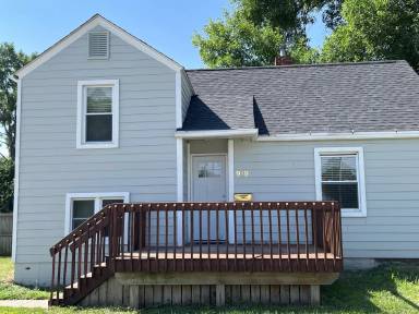 Main picture of 919 SW 3rd St