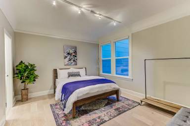 Main picture of 765 14th Ave