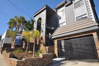 Main picture of 2119 Elsinore St