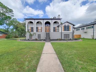 Main picture of 18603 Point Lookout Dr