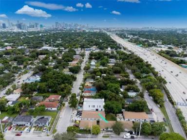 Main picture of 560 NW 58th St