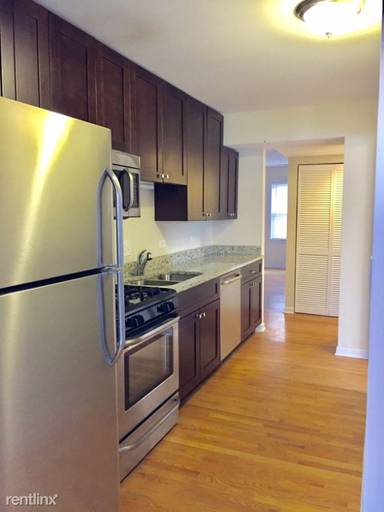 Main picture of 1639 W Lunt Ave