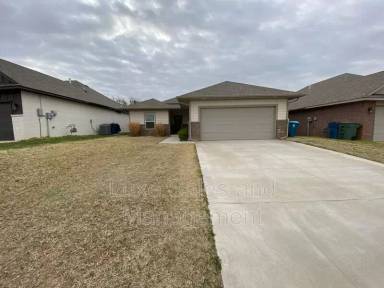 Main picture of 504 Martina Lane Edmond, OK 73034