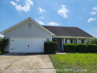 Main picture of 122 Cavalier Dr