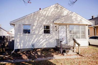 Main picture of 2121 Delence St