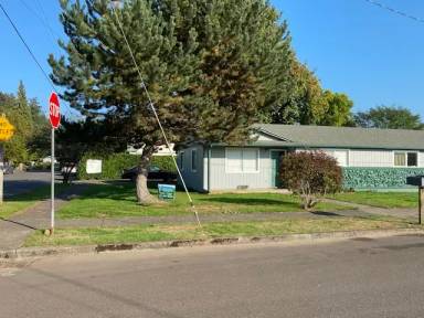 Main picture of 284 N 2nd Ave