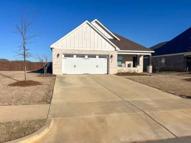 Main picture of 220 Lee Audis Ln