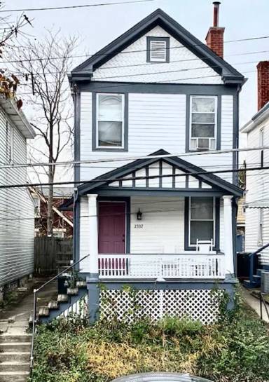 Main picture of 2337 Victor St