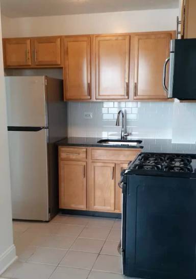 Main picture of W 135th St