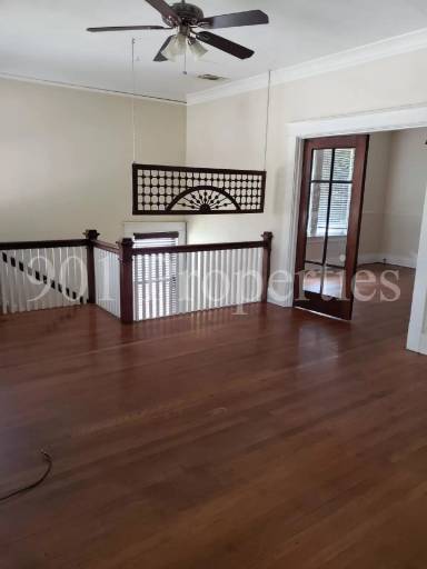 Main picture of 1565 Poplar Ave