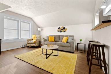 Main picture of 1019 N Division St