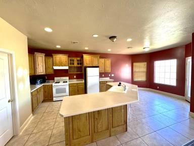 Main picture of 355 N 560 W