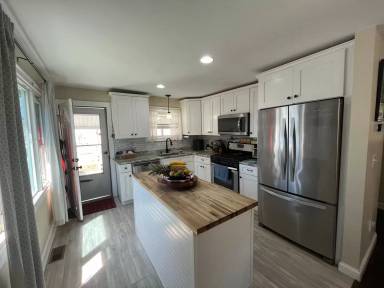 Main picture of 895 Beech St