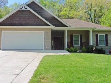Main picture of 19 Ellenwood Dr