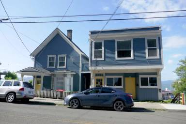 Main picture of 152 Bond St