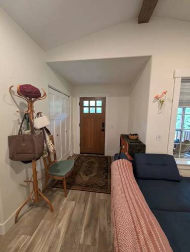 Main picture of 1564 NW Elgin Ave