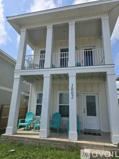 Main picture of 1002 W Main St