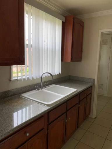 Main picture of 1033 W 95th St