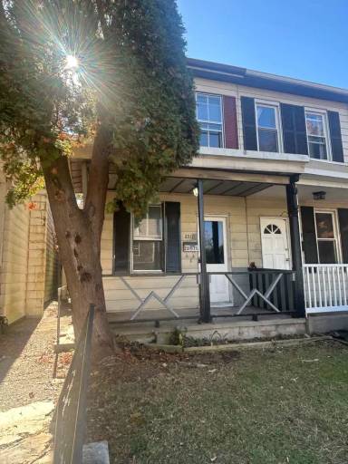Main picture of 2371 Canby St