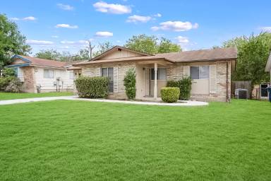 Main picture of 13502 Bret Harte St