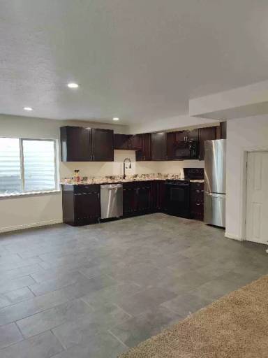 Main picture of 1036 E Raven Way