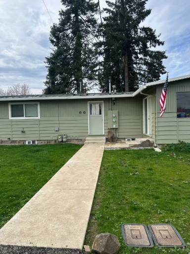 Main picture of 52353 SW 3rd St