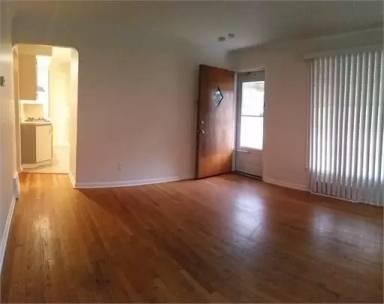 Main picture of 3547 W 132nd St
