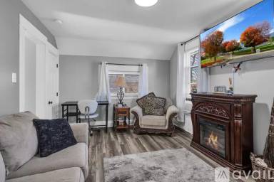 Main picture of 811 S Main St