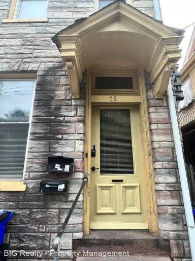 Main picture of 75 N Evans St