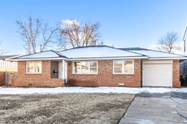 Main picture of 2730 W Country Club Dr