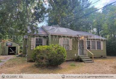 Main picture of 251 W Santa Clair St