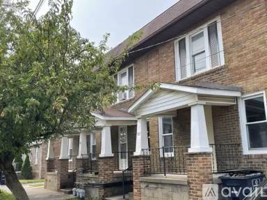 Main picture of 907 Union St