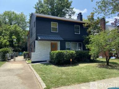Main picture of 3047 O St SE