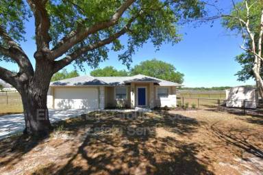 Main picture of 2855 Pond View Dr