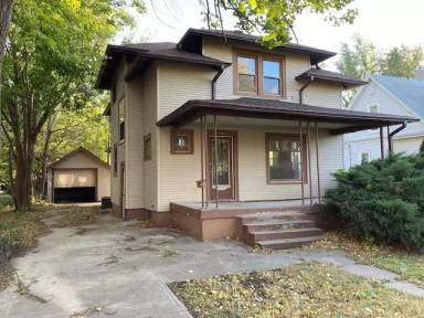 Main picture of 206 E 7th St