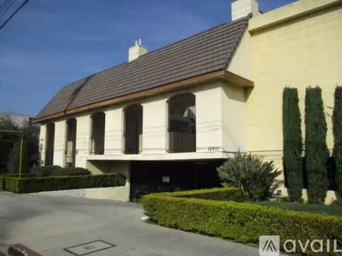 Main picture of 13211 Vanowen St