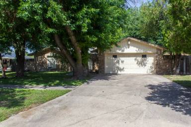 Main picture of 1903 Hooten St