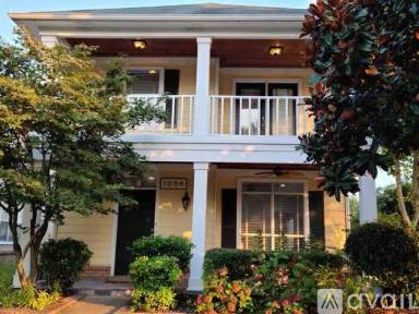 Main picture of 1054 Island Pl E
