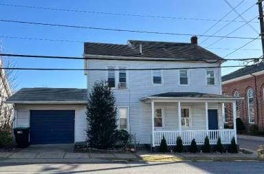 Main picture of 110 Center St