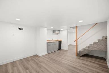 Main picture of 2624 W 8th Ave
