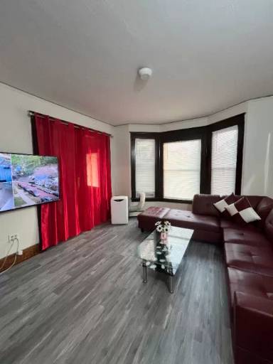 Main picture of 463 West St