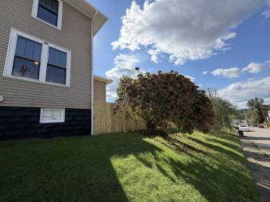 Main picture of 403 Pine St