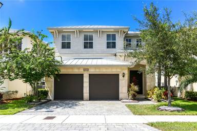 Main picture of 6950 NW 104th Ct