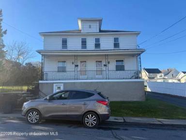 Main picture of 662 Simpson St