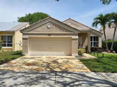 Main picture of 863 Savannah Falls Dr